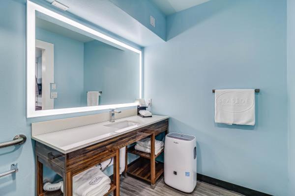 Seaside Boutique Hotel, Waves At Your Doorstep ポート・アランサス エクステリア 写真